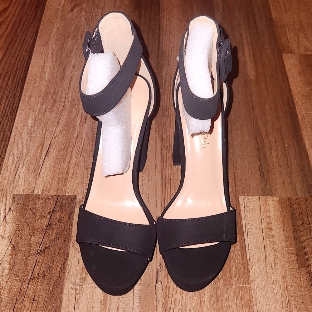 Black Velvet  Ankle Wrap Around Strap Size 6  Very Sexy 5' Block Heel  NWT